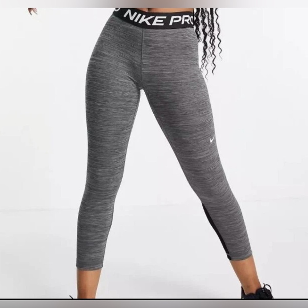 NWT Nike Pro Tight Fit Crop Leggings Size S - Picture 1 of 9